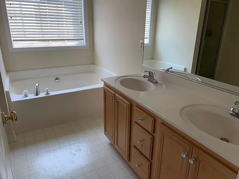 548 Green Garden Cir — Photo 3