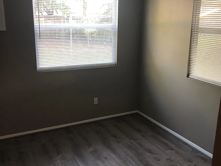 7047 Merrick Ln — Photo 10