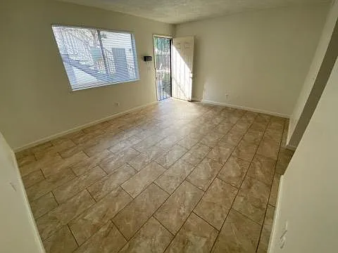 2 bed, 1000 sqft, $1,350 — Photo 3