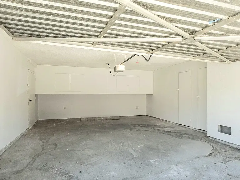 2236 Peach Ave #4 — Photo 34