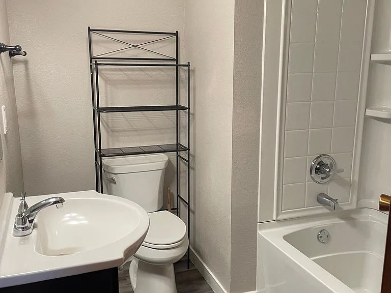 1108 N Cora St — Photo 11