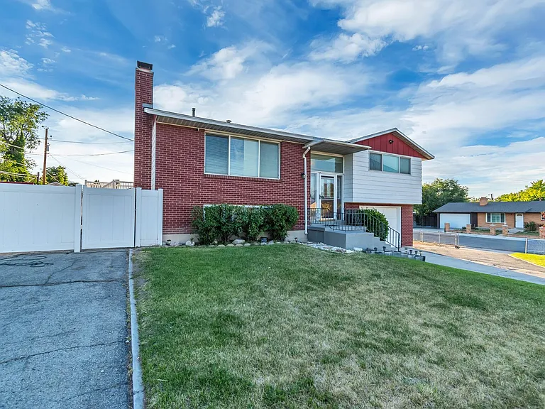 4018 S 4800 W — Photo 2