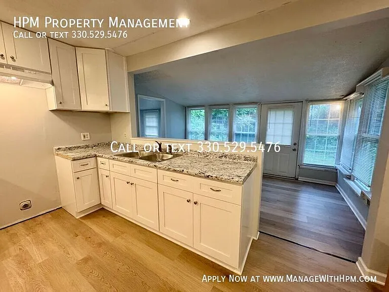 612 Guy St NW — Photo 6