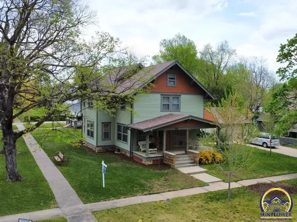 414 Delaware St, Hiawatha, KS 66434