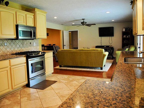 3rd image of 3715 Acorn Circuit