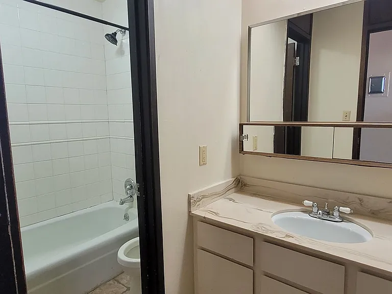 625 N 600 W #8 — Photo 7