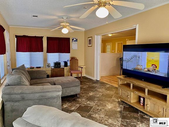 4th image of 24 Oakwood Dr