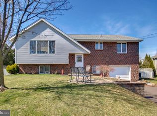 864 Stallion Rd, Warrington, PA 18976