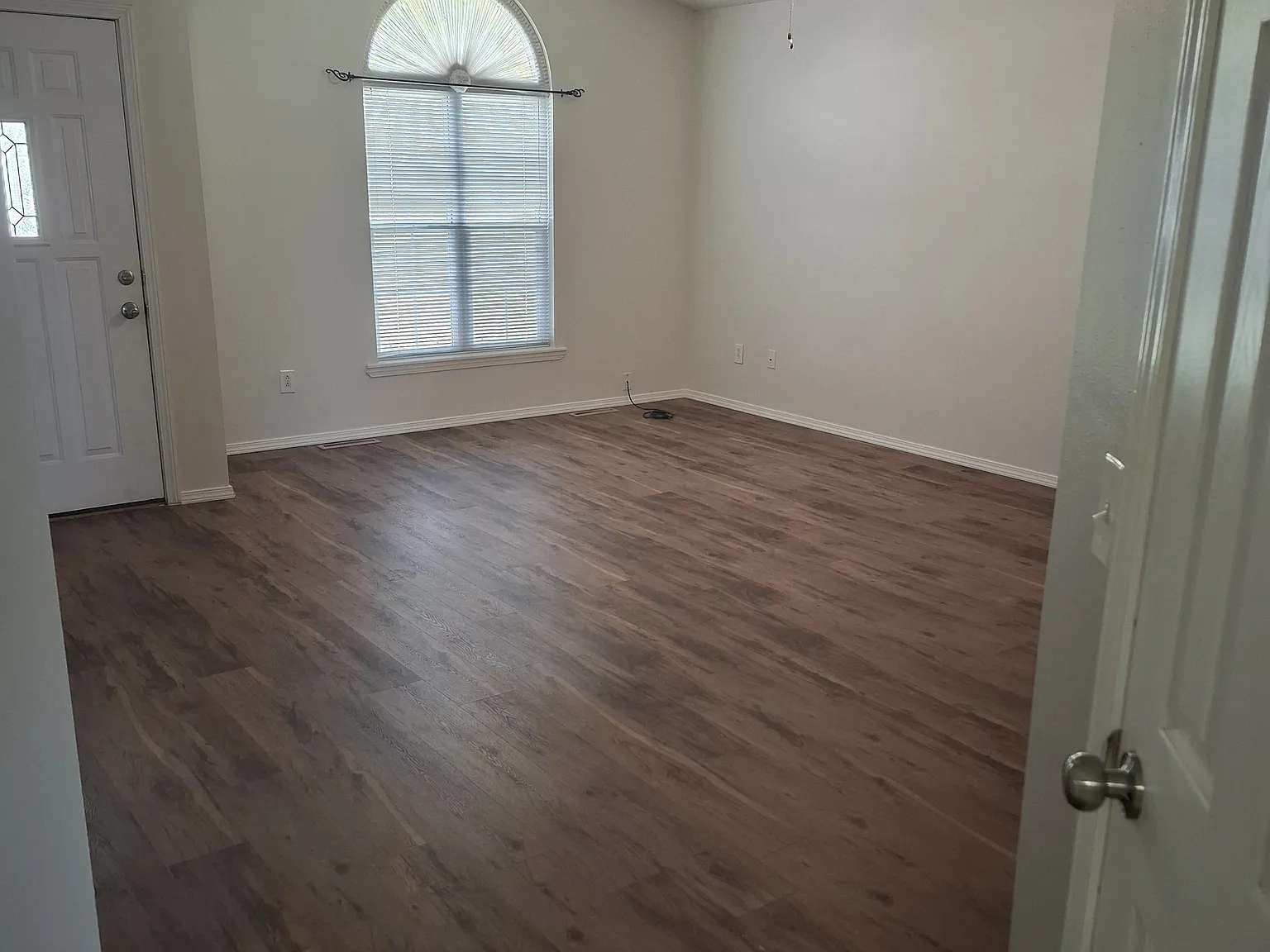 2 bed, 1250 sqft, $1,200 — Photo 2