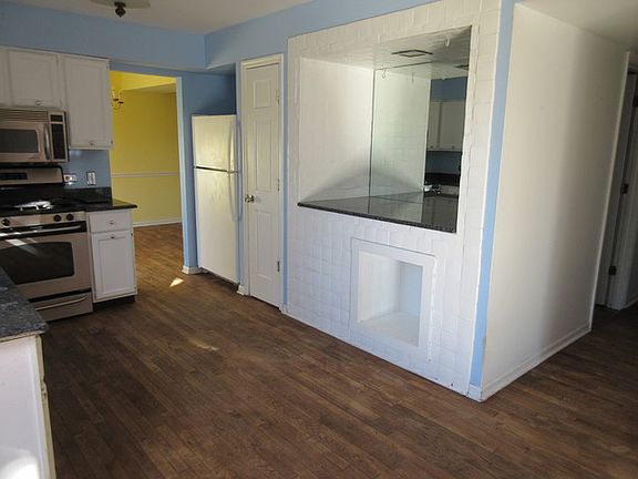 5th image of 312 Oakbrook Ct
