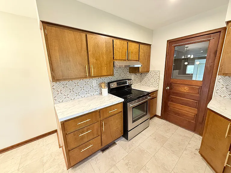 2350 N Eastman Rd — Photo 9
