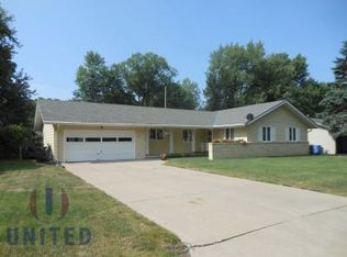 416 Hampden Ct, Sioux City, IA 51104