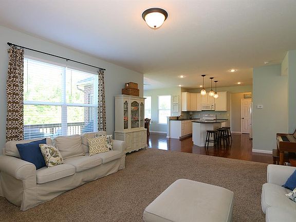 5th image of 2634 Leah Dr