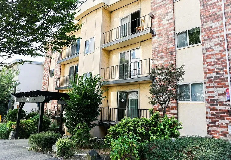 Cedar Apartments — Photo 14