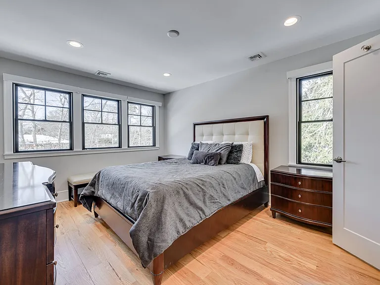 18 Sea Gate Ave — Photo 15