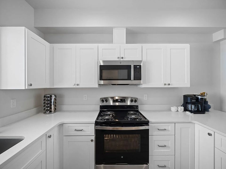 1st image of 1449 N Madelia St #B1