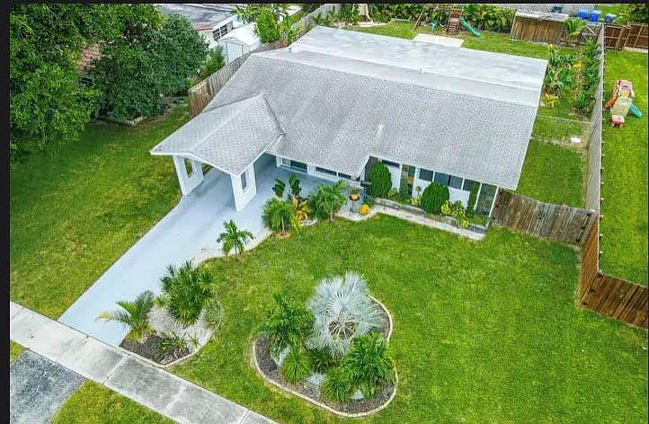 1905 N 45th Ave — Photo 17