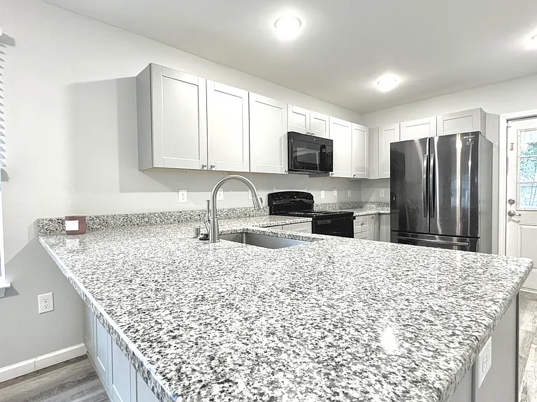 704 E Chestnut Ave — Photo 6