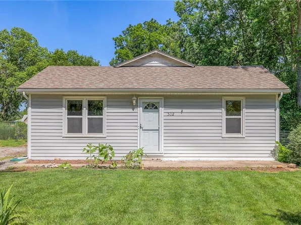 302 S Jefferson St, Spring Hill, KS 66083