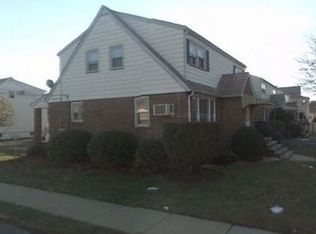 366 President St, Saddle Brook, NJ 07663
