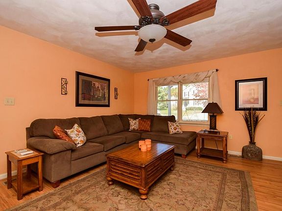 5th image of 616 Duxbury Ln