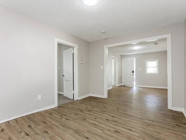 1813442_019_living_room_13131324.jpg