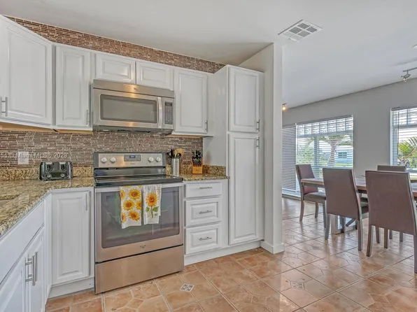 133 NE 1st St, Satellite Beach, FL 32937