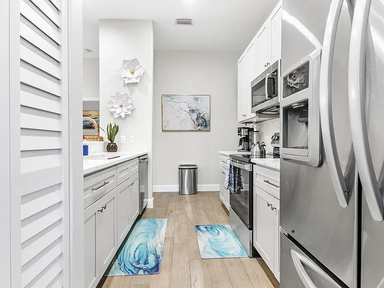 2047 Roselawn St #2047 — Photo 5