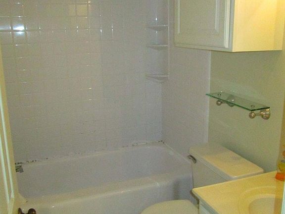 3rd image of 2518 Fairfax Dr