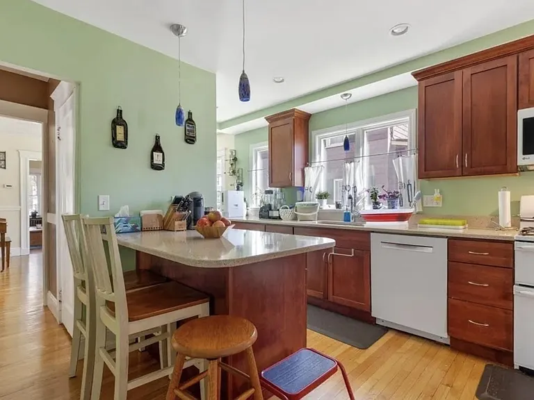 Kitchen with eat in island