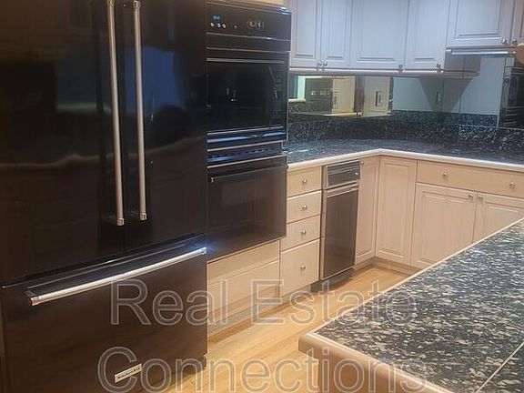 4th image of 117 Greenfield Pl