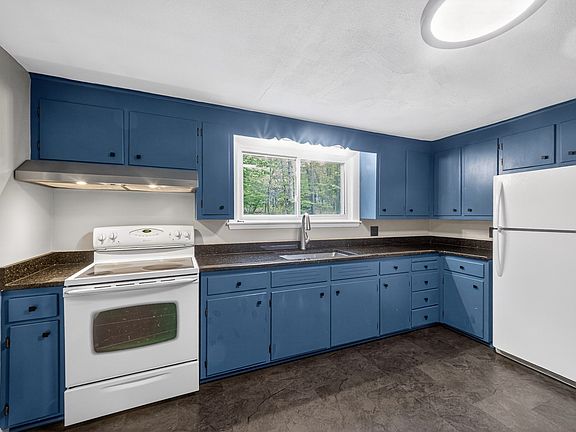 3rd image of 61 Jordan St