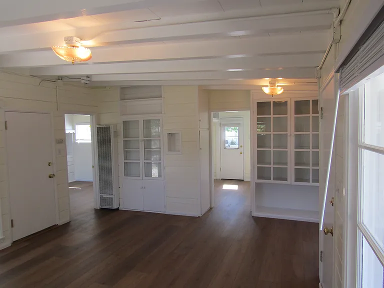 404 E Locust Ave — Photo 15