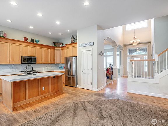 4th image of 18008 121st Avenue E