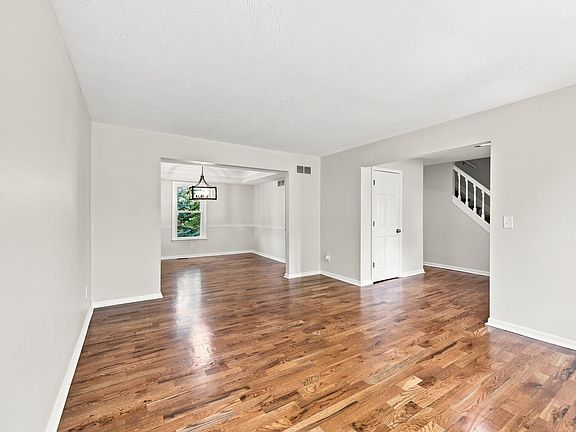 5th image of 11021 Paddock Dr