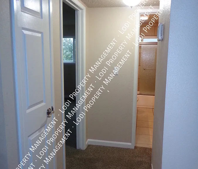 423 W Oak St #7 — Photo 11