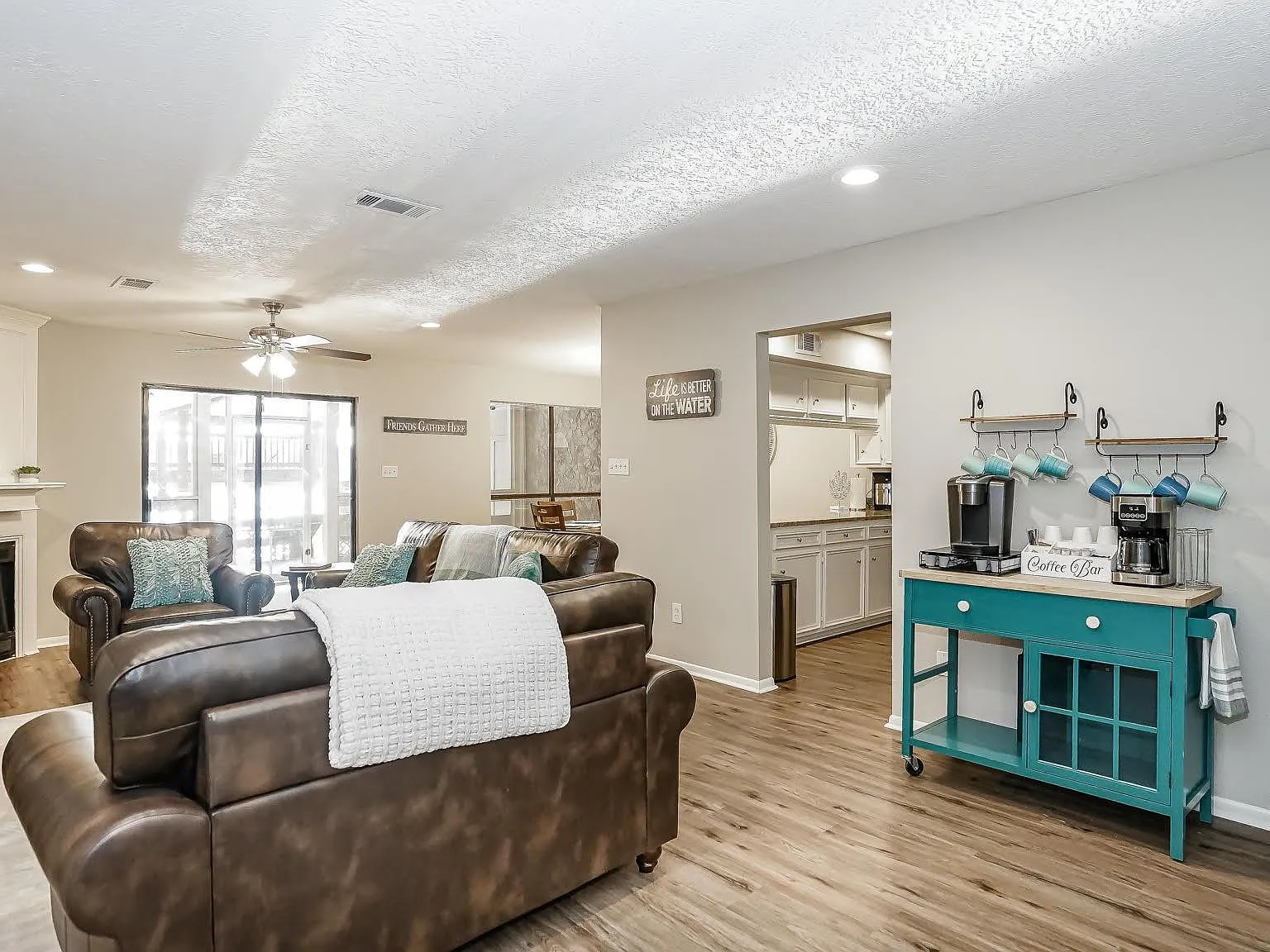 4 bed, 3.5 bath, 2498 sqft, $3,600 — Photo 4