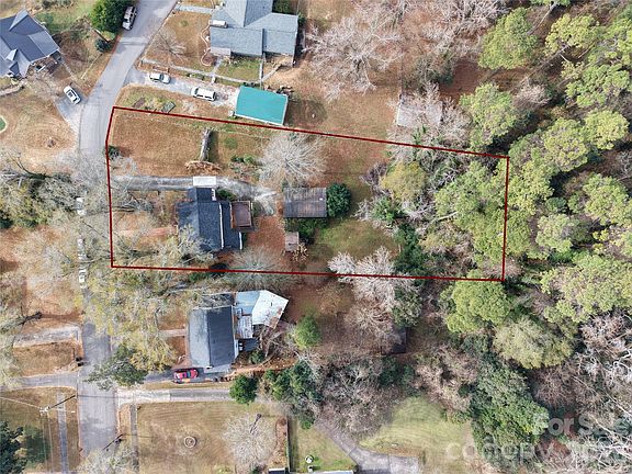 2nd image of 502 W Wade St