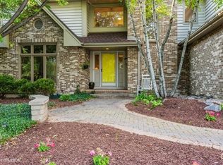 26W034 Gold Finch Ct, Carol Stream, IL 60188