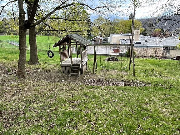 5th image of 324 Wyllis St