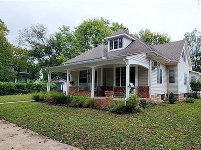211 S Colborn St, Iola, KS, 66749