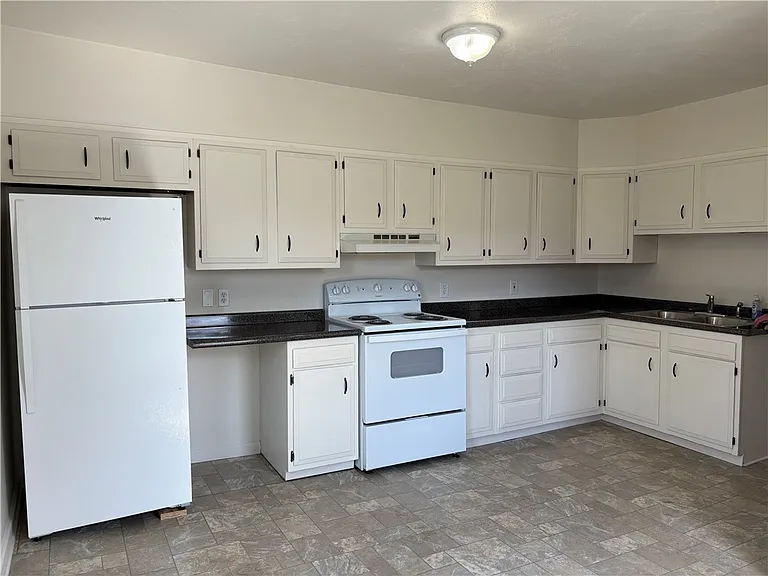 122 W High St #201 — Photo 4