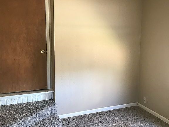 3rd image of 709 N Kaufman St