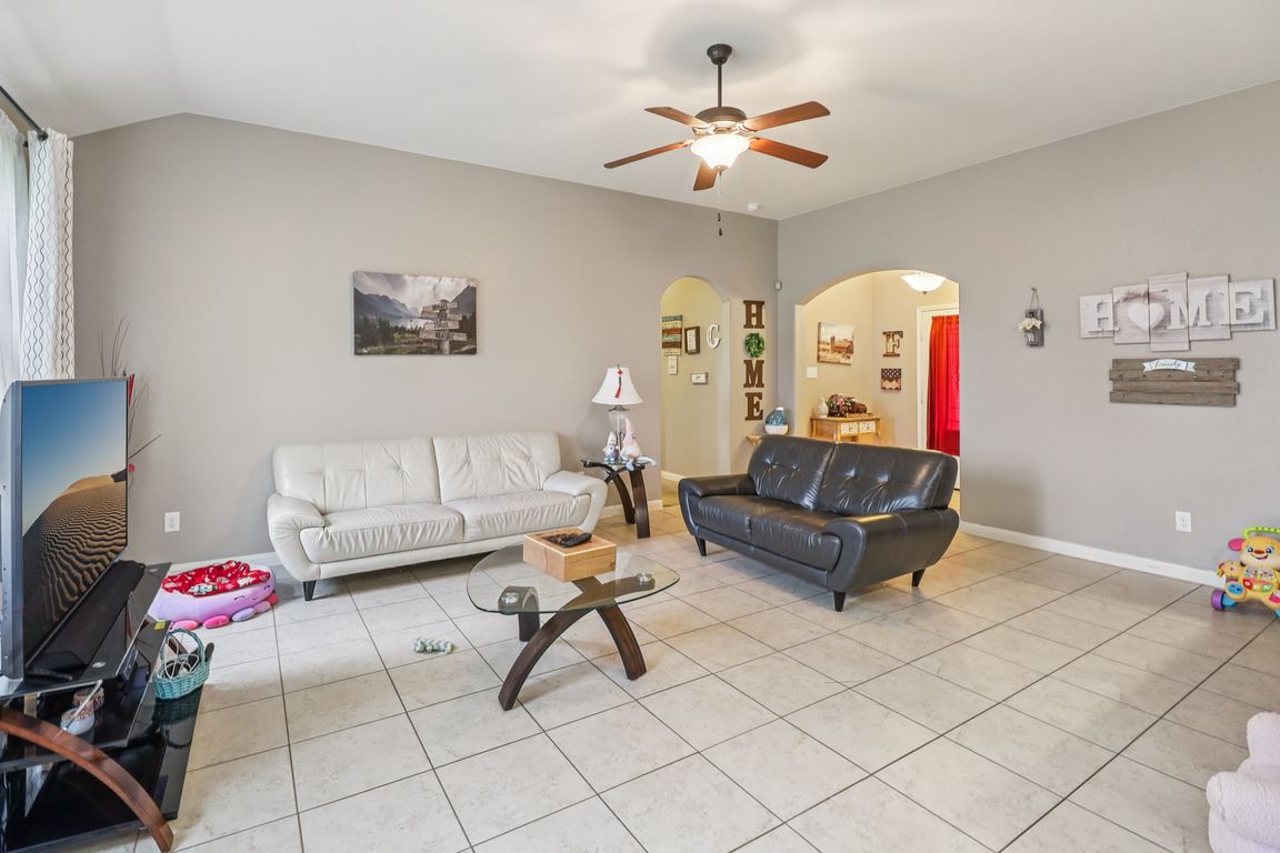 Brook Ct-1206-005.jpg