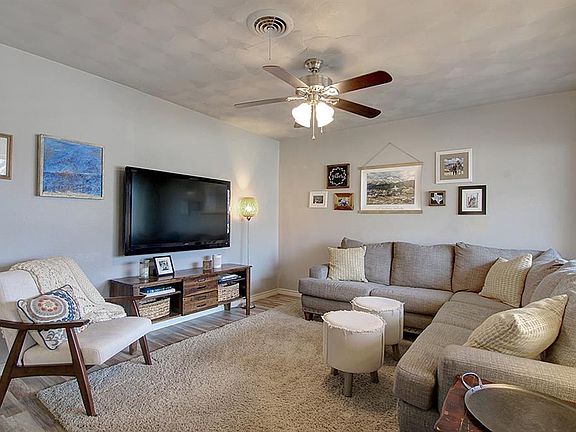 2nd image of 3012 Amber Ln