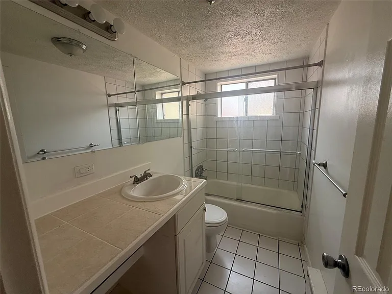 1063 N Clarkson St #8 — Photo 27