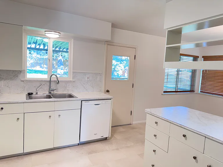 950 Taney Ln — Photo 10