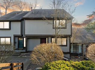 515 Carberry Hl, Brighton, MI