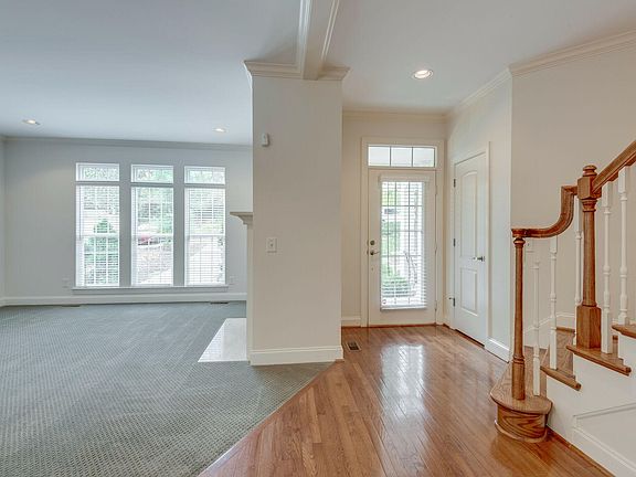 3rd image of 3333 Acklen Ave