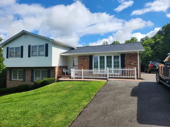 2707 Crestwood Dr, Bluefield, WV 24701
